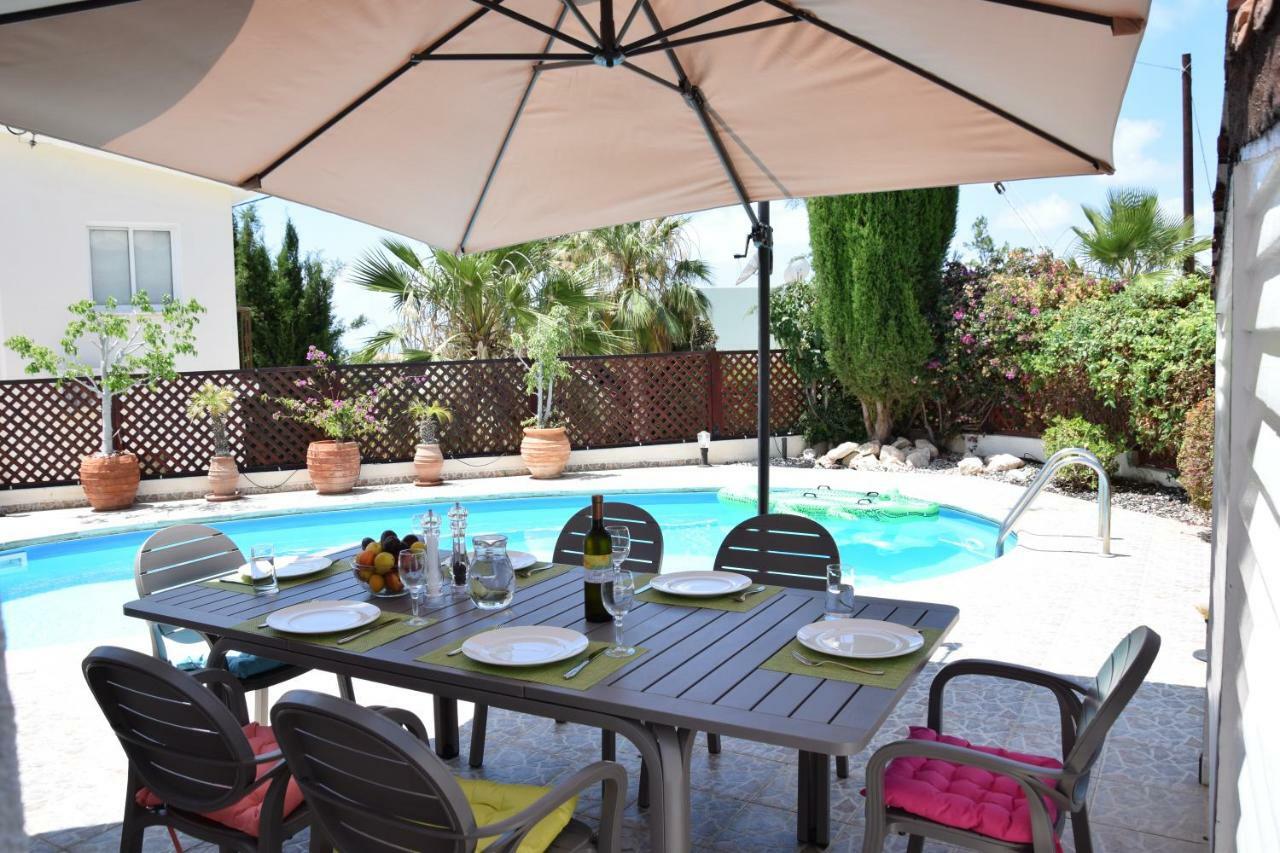 Villa Alicia With Priv Pool, Beautiful Garden And Shady Veranda- 5 Min To The Beach Peyia Esterno foto