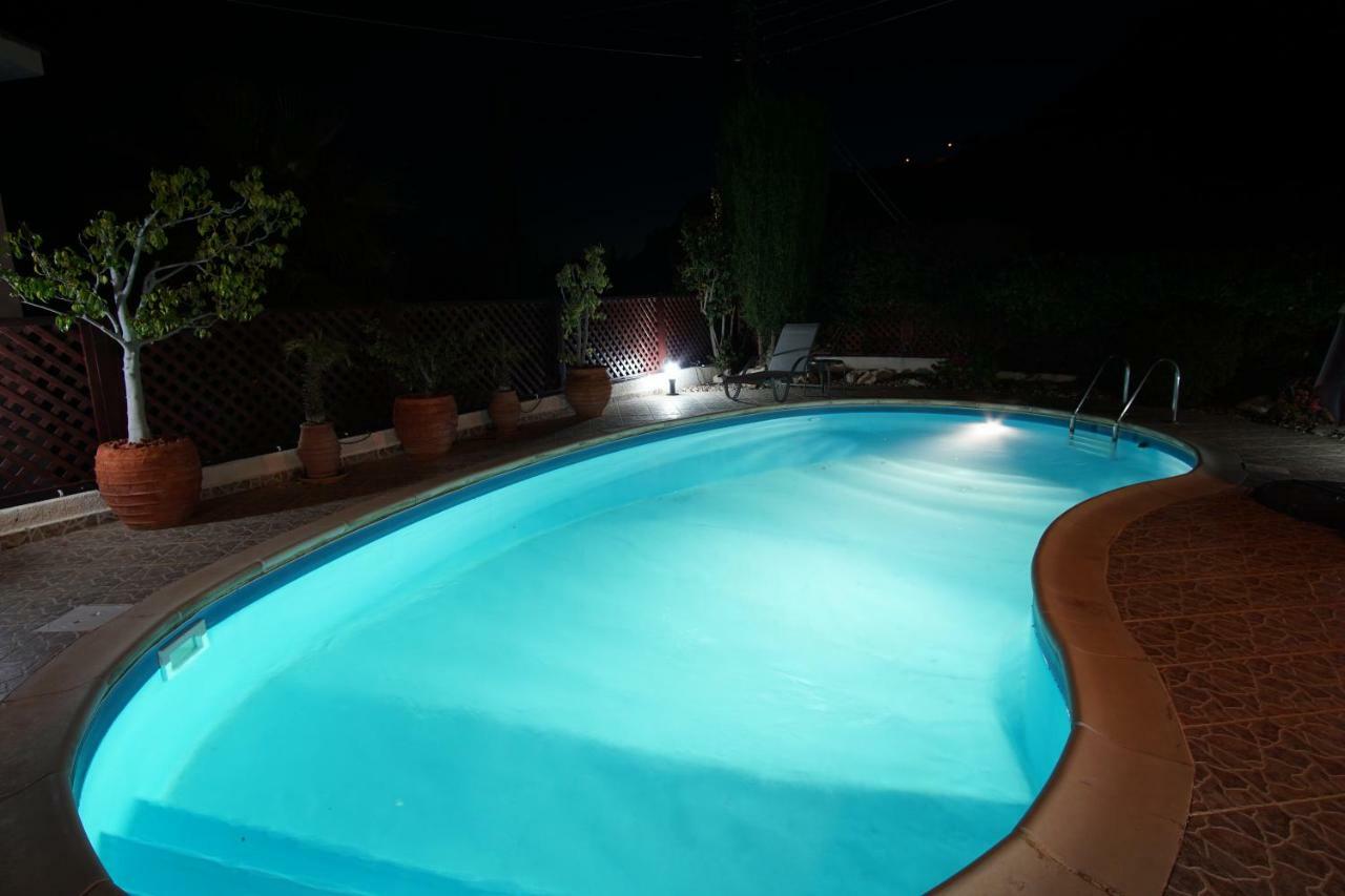 Villa Alicia With Priv Pool, Beautiful Garden And Shady Veranda- 5 Min To The Beach Peyia Esterno foto