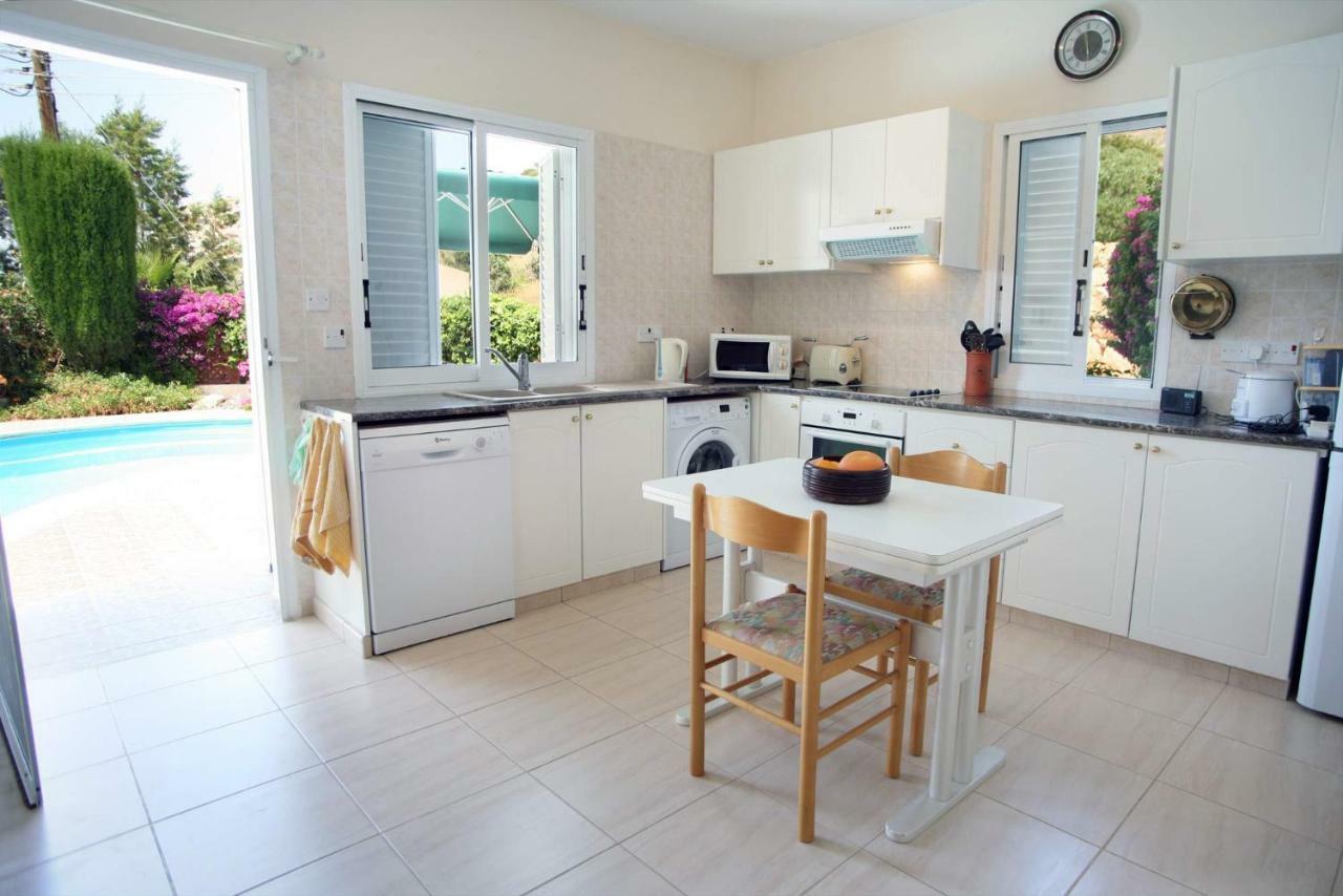 Villa Alicia With Priv Pool, Beautiful Garden And Shady Veranda- 5 Min To The Beach Peyia Esterno foto